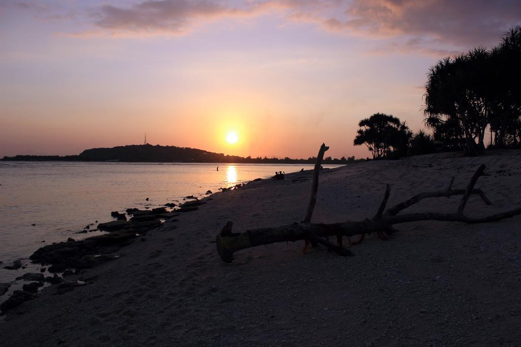 ホテル Gazebo Meno ギリ島 エクステリア 写真