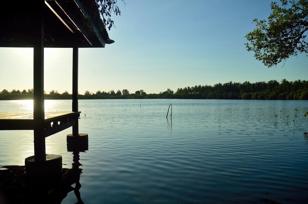 ホテル Gazebo Meno ギリ島 エクステリア 写真