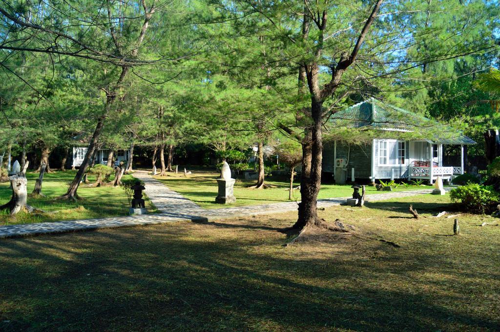 ホテル Gazebo Meno ギリ島 エクステリア 写真